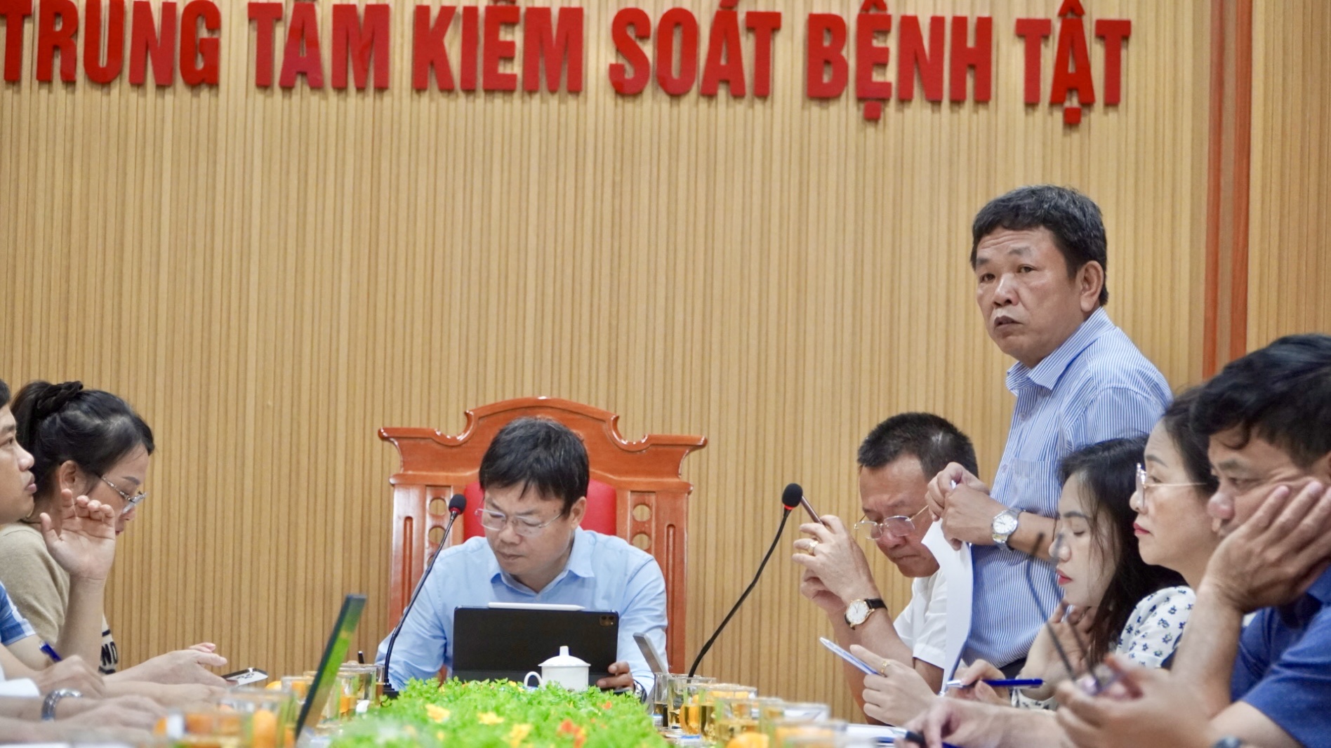 ác sĩ Nguyễn Ngọc Ánh Phó giám đốc CDC tiếp thu và giải trình một số nội dung chuyên môn liên quanjpg