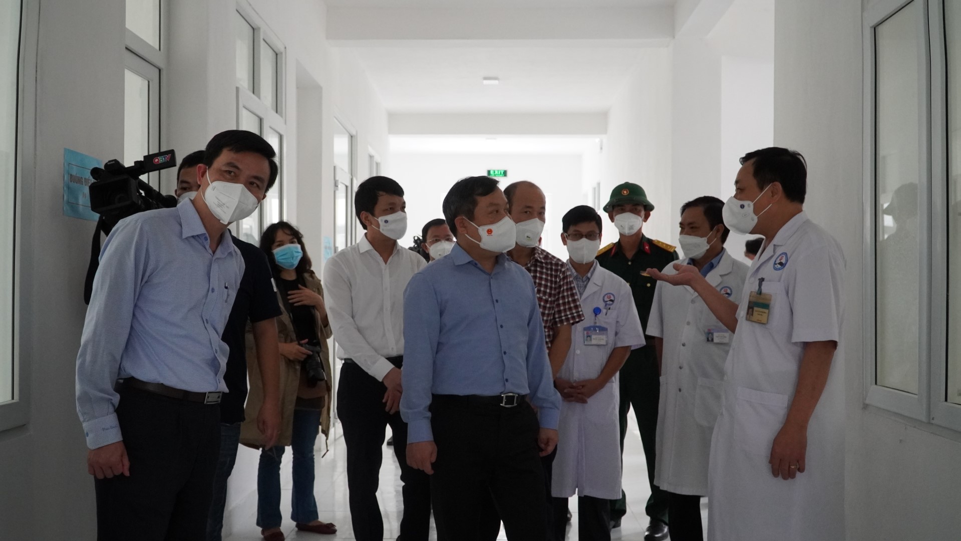 Đồng chí Bí thư Tỉnh ủy kiểm tra công tác phòng chống dịch tại BVĐKTH 