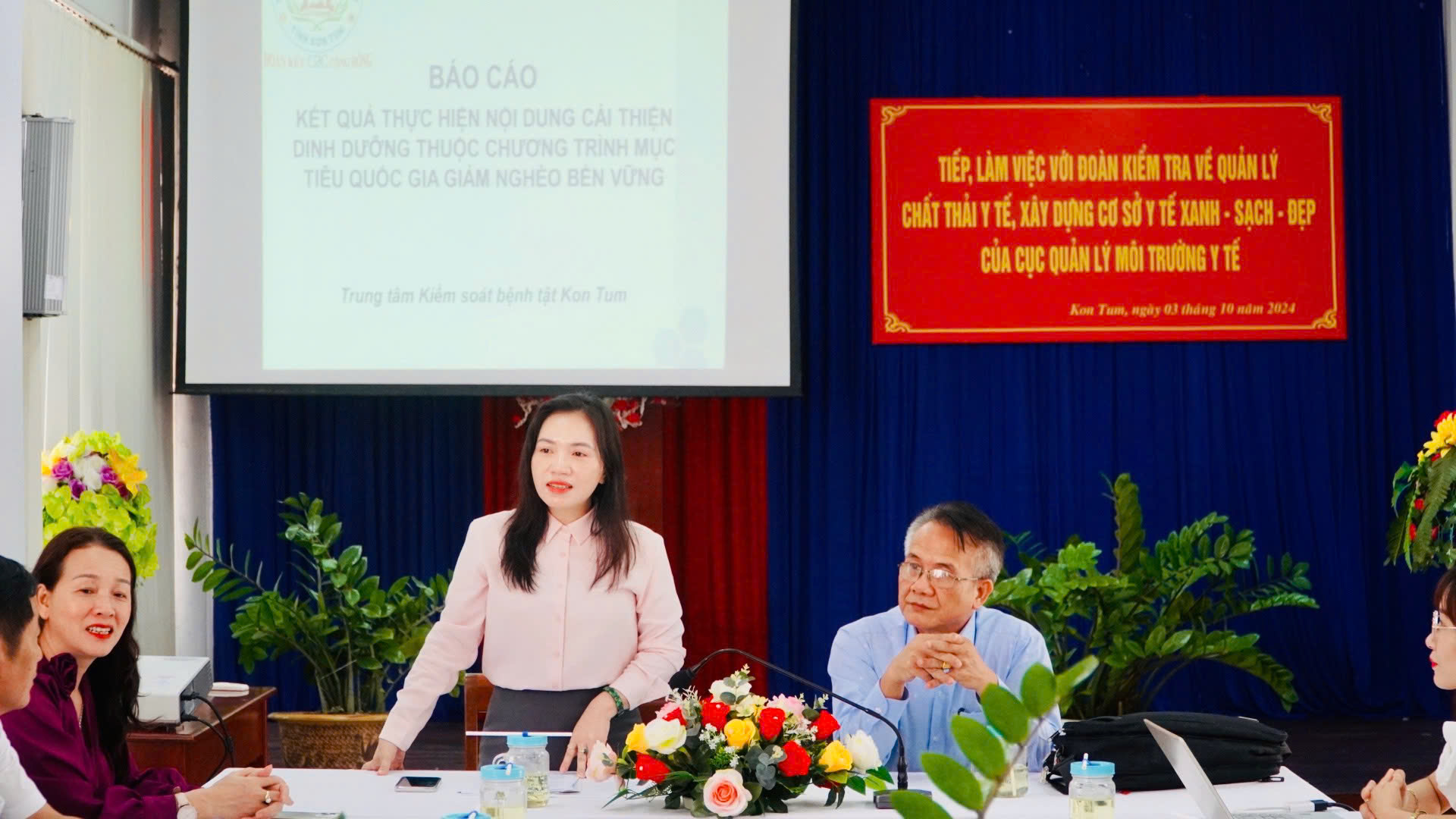 Đồng chí Lê Thị Thuý Hồng Phó giám đốc Trung tâm Kiểm soát bệnh tật tỉnh Quảng Bình phát biểu tại buổi làm việc với Trung tâm Kiểm soát bệnh tật tỉnh Kon Tumjpg