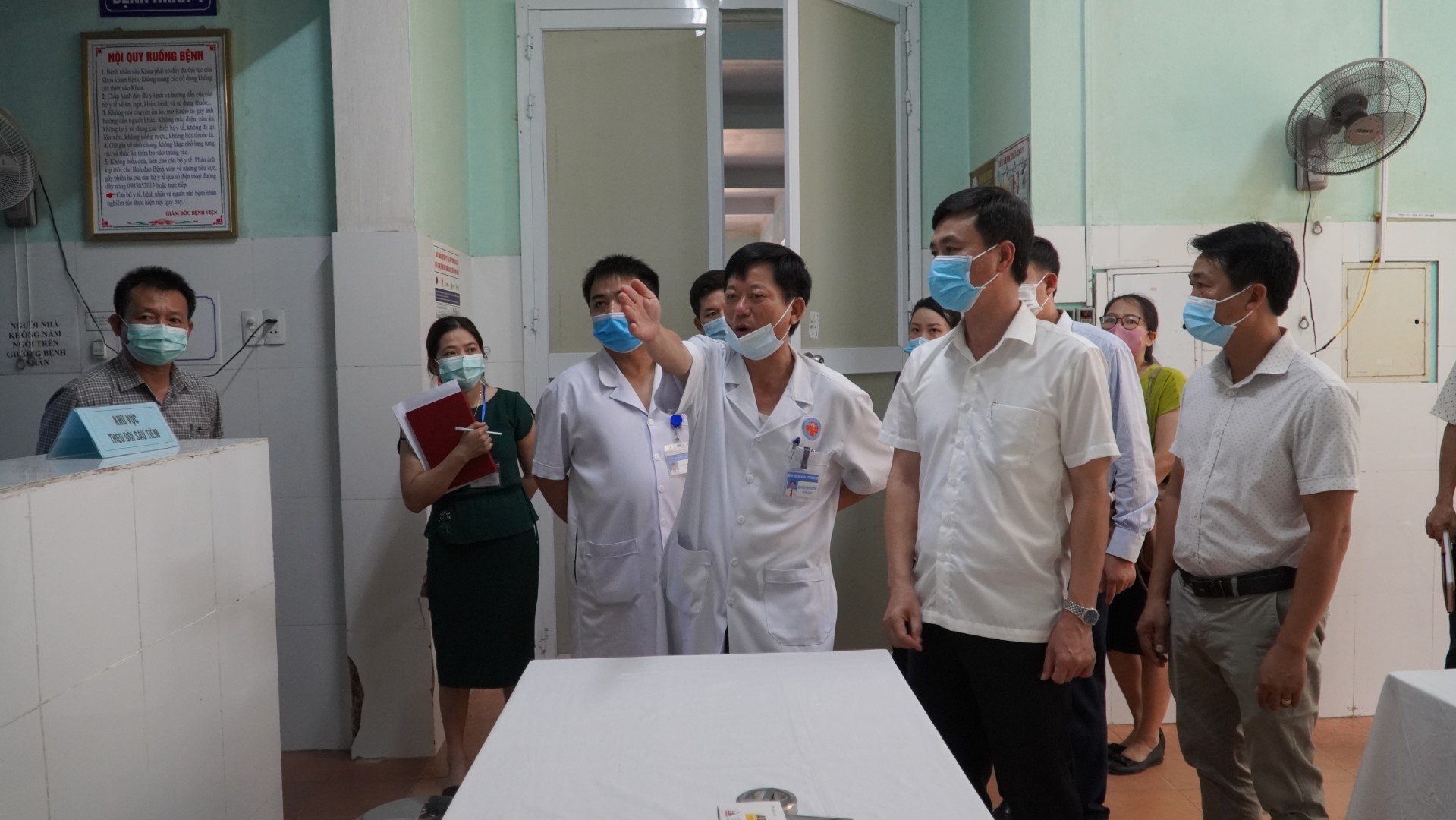 Ảnh 1 Kiểm tra công tác chuẩn bị tiêm chung vắc xin phòng covid 19 tịa điểm tiêm Bệnh viên đa khoa thành phố Đồng Hơi Large