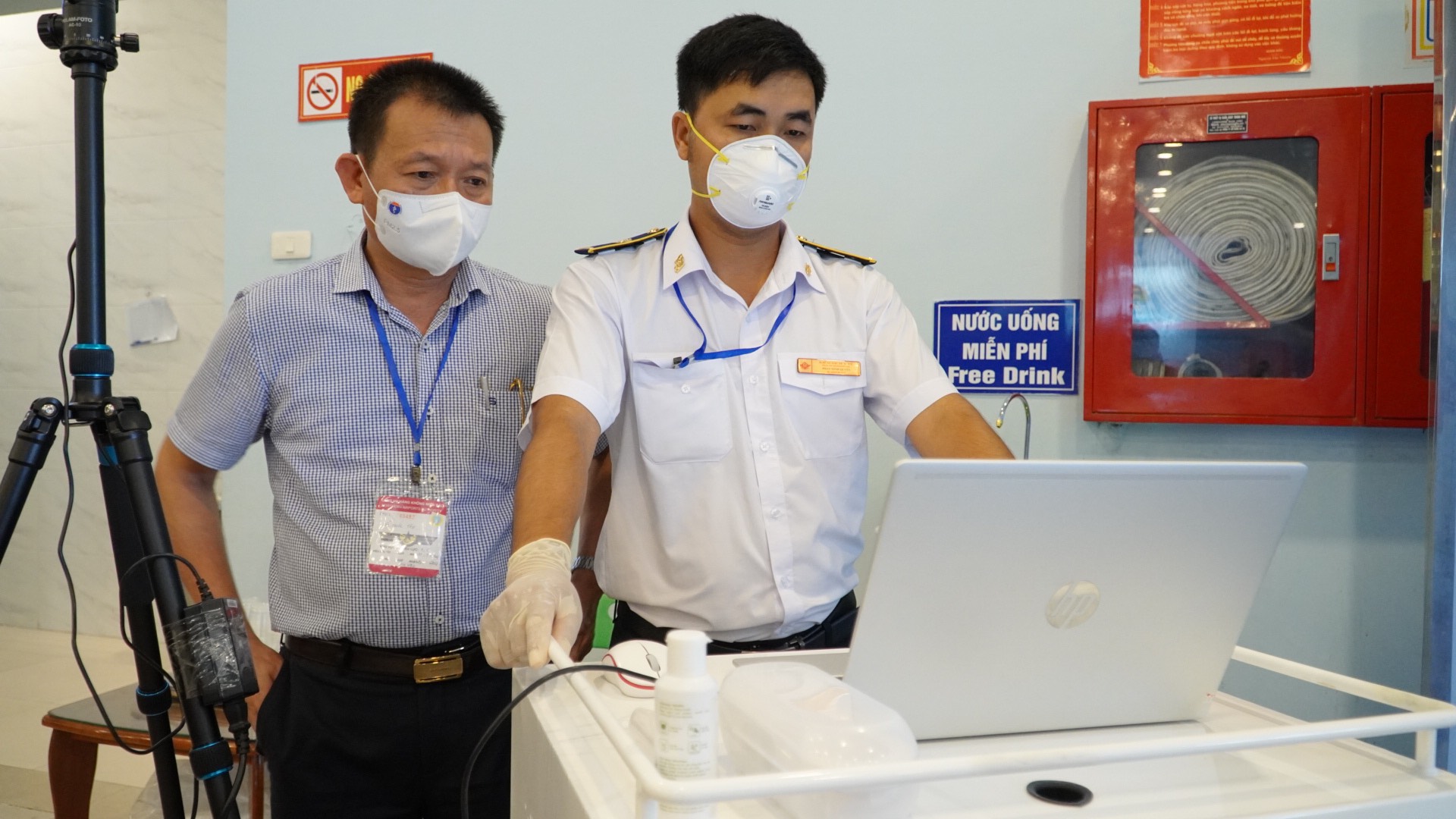 Ảnh 2 Trung tâm Kiểm soát bệnh tật kiểm tra giám sát tại khu vực khu vực khai báo y tếjpg