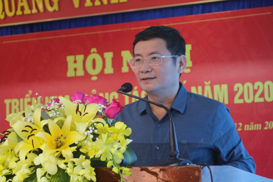 Ảnh 3 Đc Trần Tiến Dũng TUV Phó chủ Tịch Ủy Ban Nhân Dân Tỉnh Phát biểu tại Hội nghị Custom