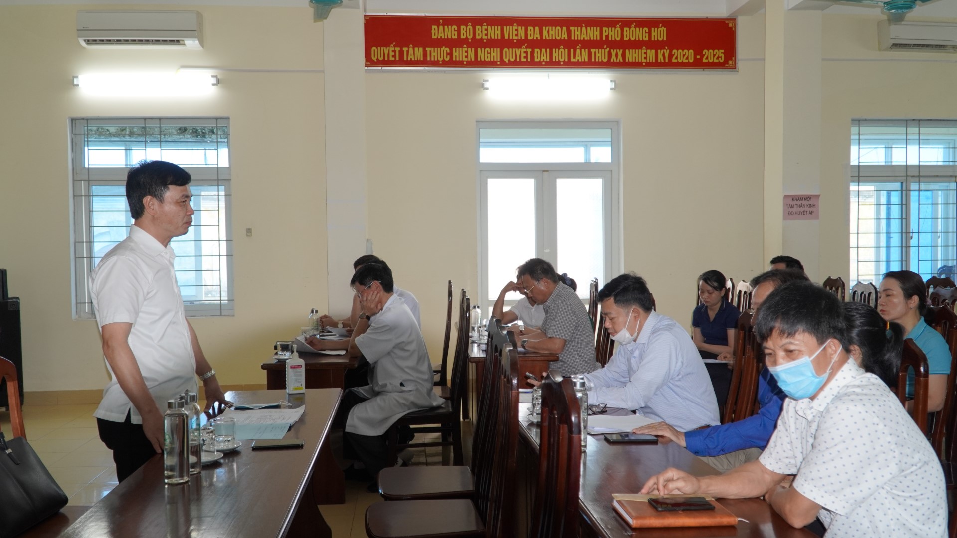 Ảnh 4 Đông chí Nguyễn Đúc Cường làm việc với điểm tiêm chủng covid 19 Large